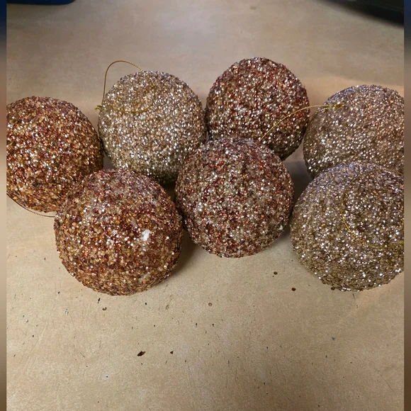 Set of Glittery Filler Balls - Picture 1 of 6